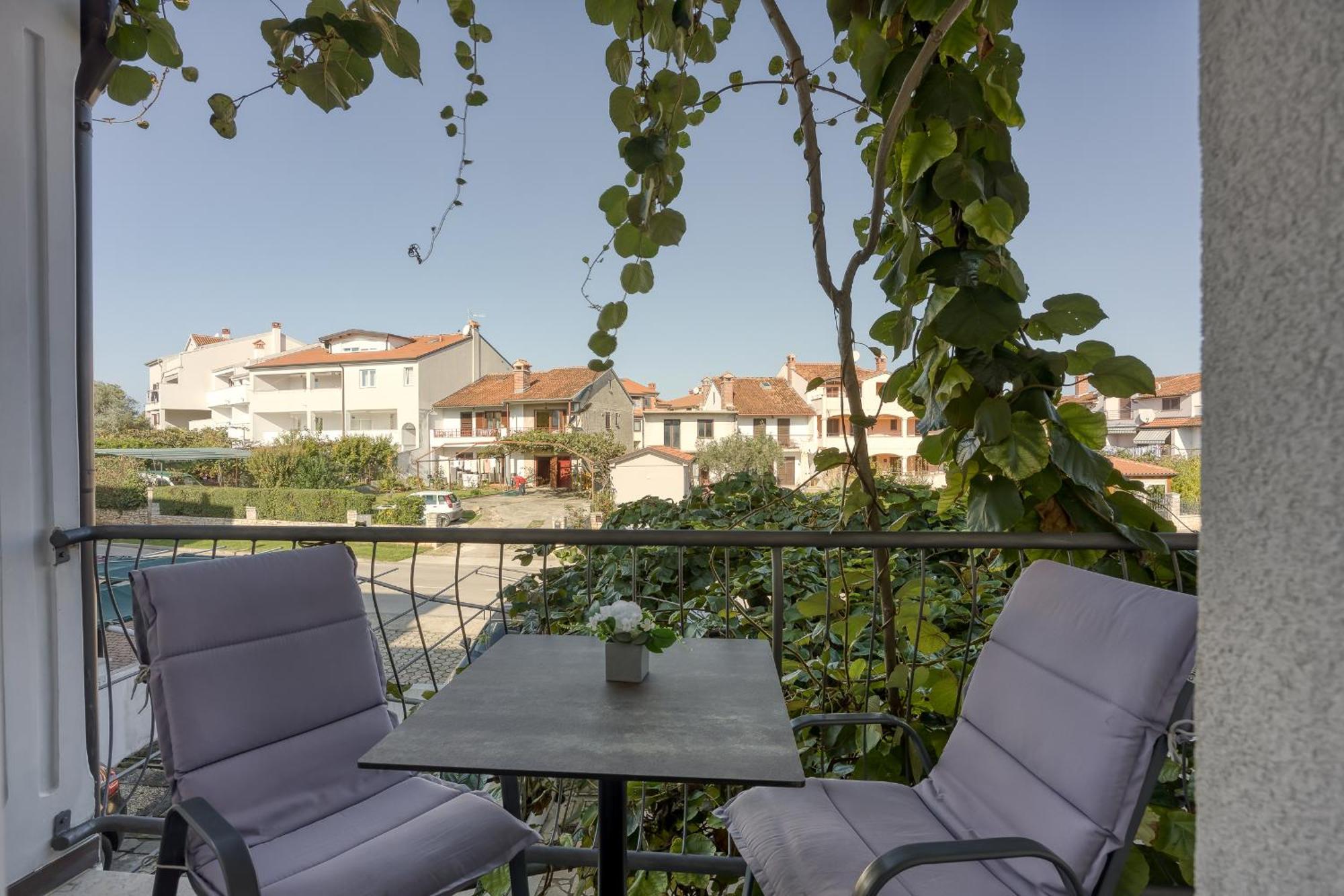 Apartments Orbanic Ровин Екстериор снимка