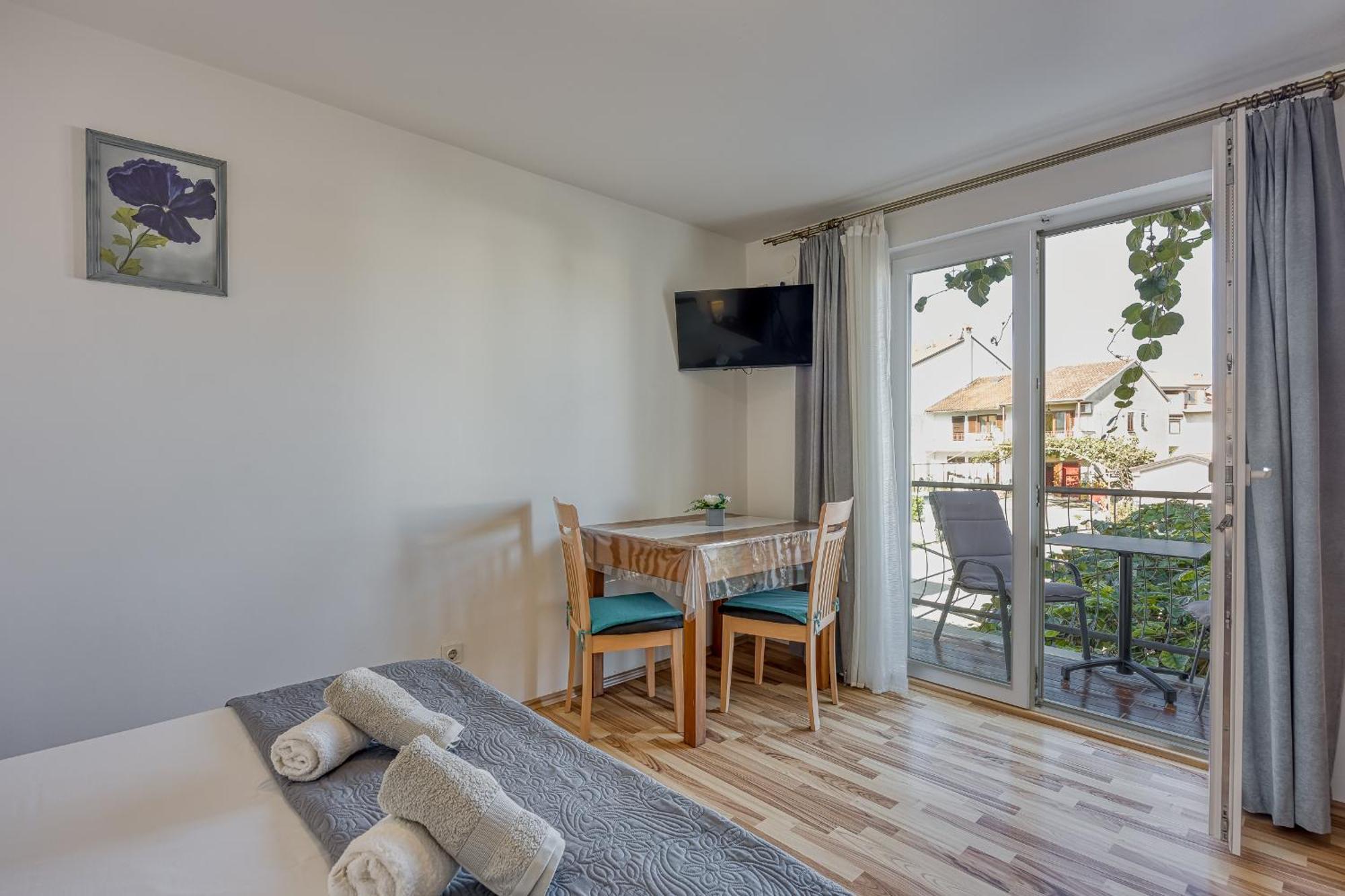 Apartments Orbanic Ровин Екстериор снимка