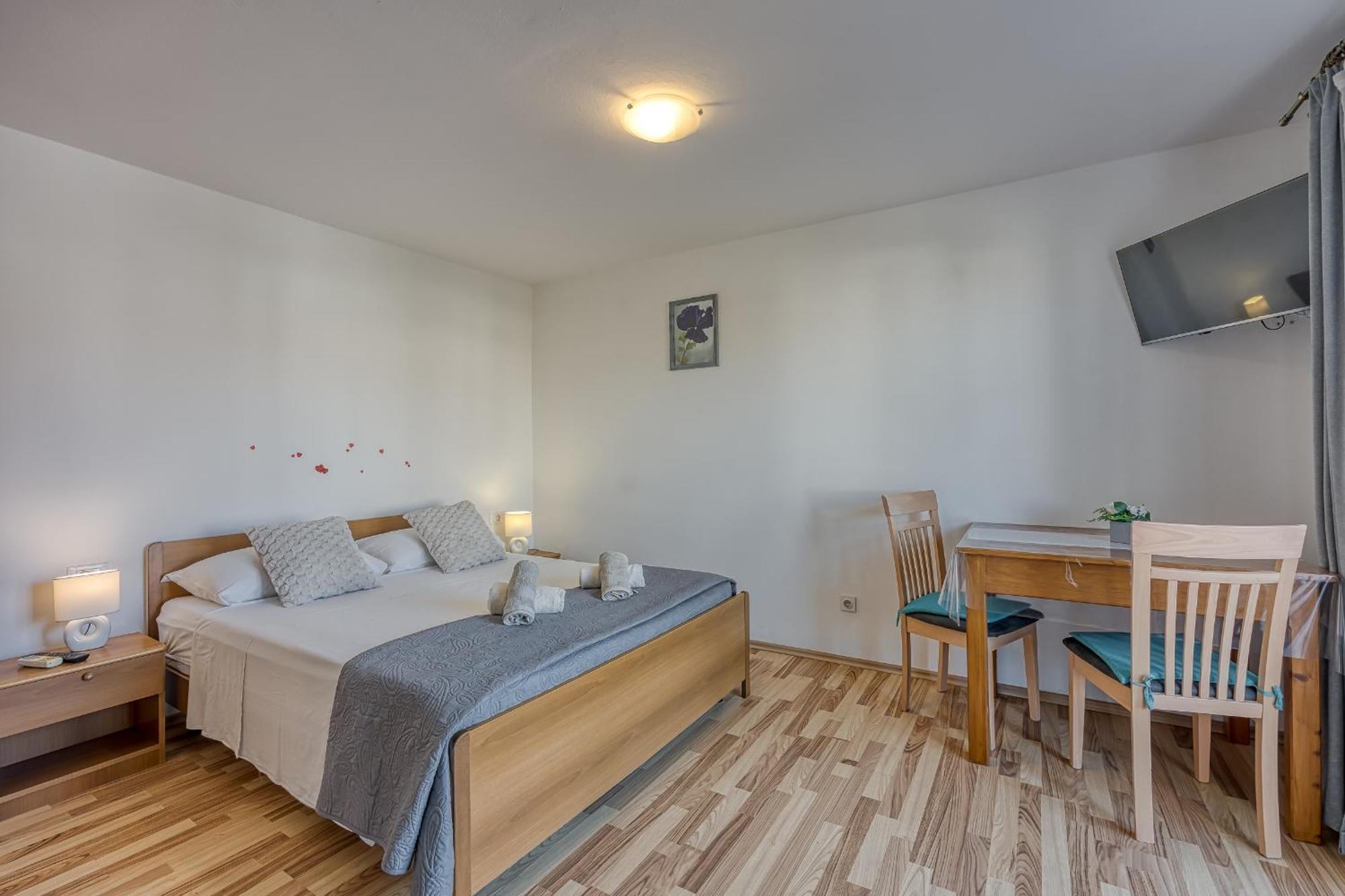 Apartments Orbanic Ровин Екстериор снимка