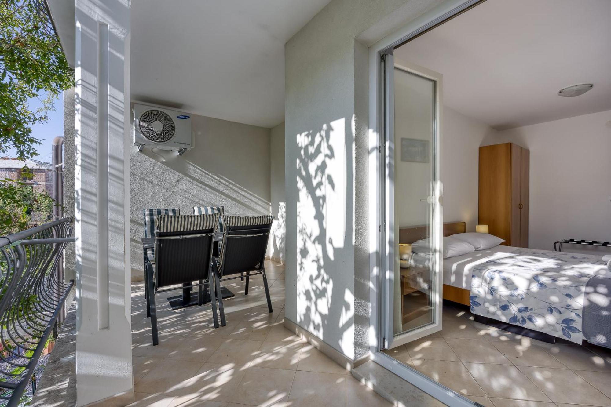 Apartments Orbanic Ровин Екстериор снимка