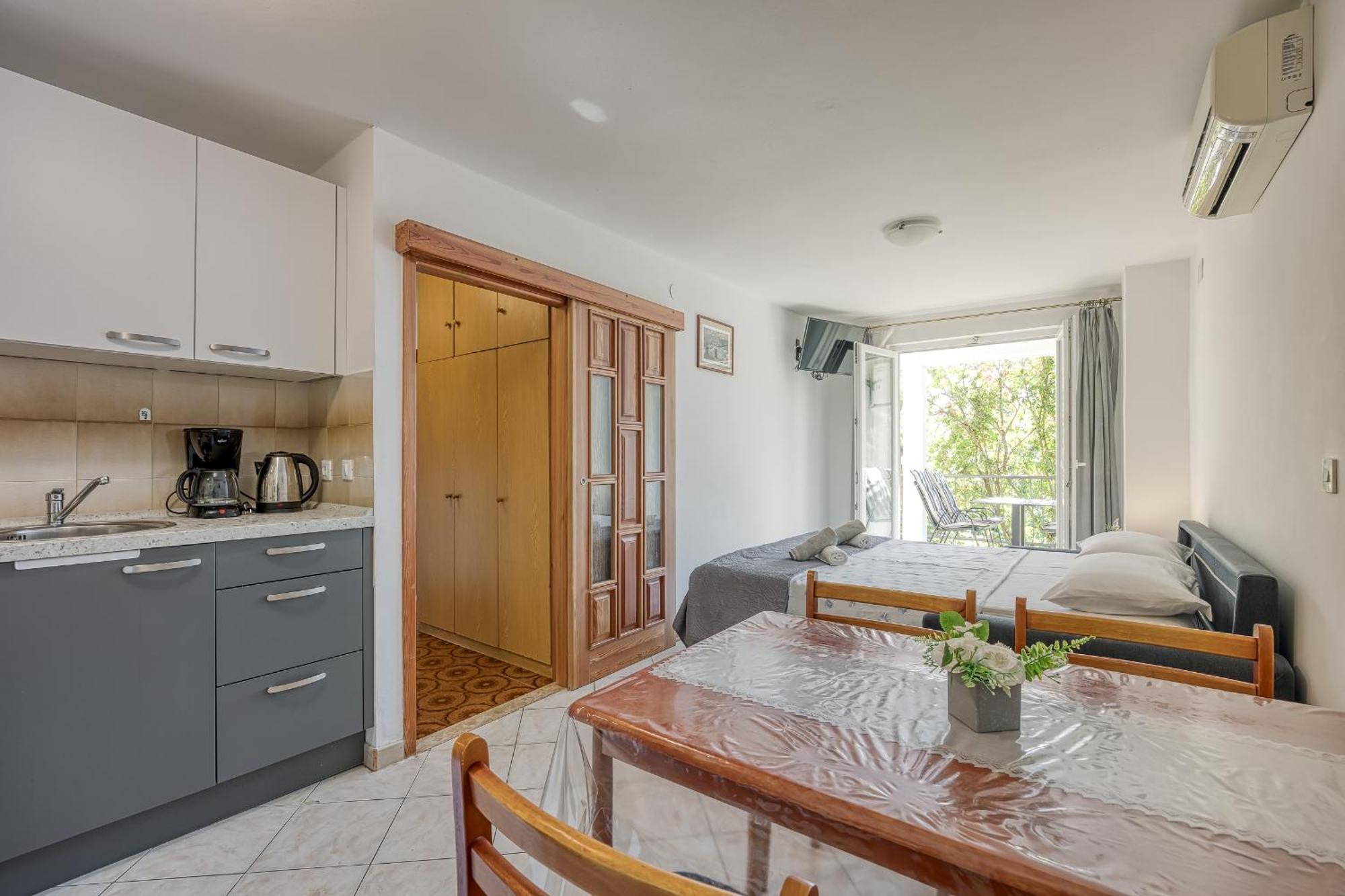 Apartments Orbanic Ровин Екстериор снимка