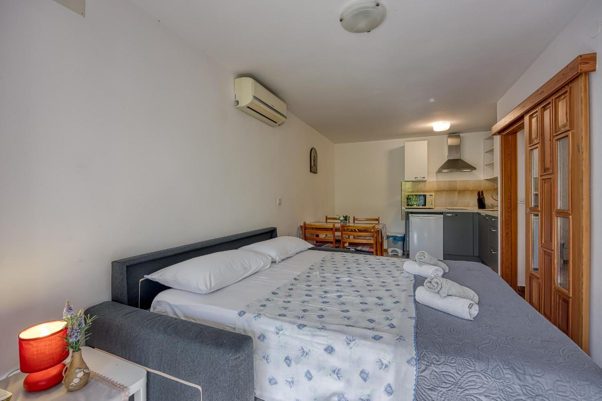 Apartments Orbanic Ровин Екстериор снимка