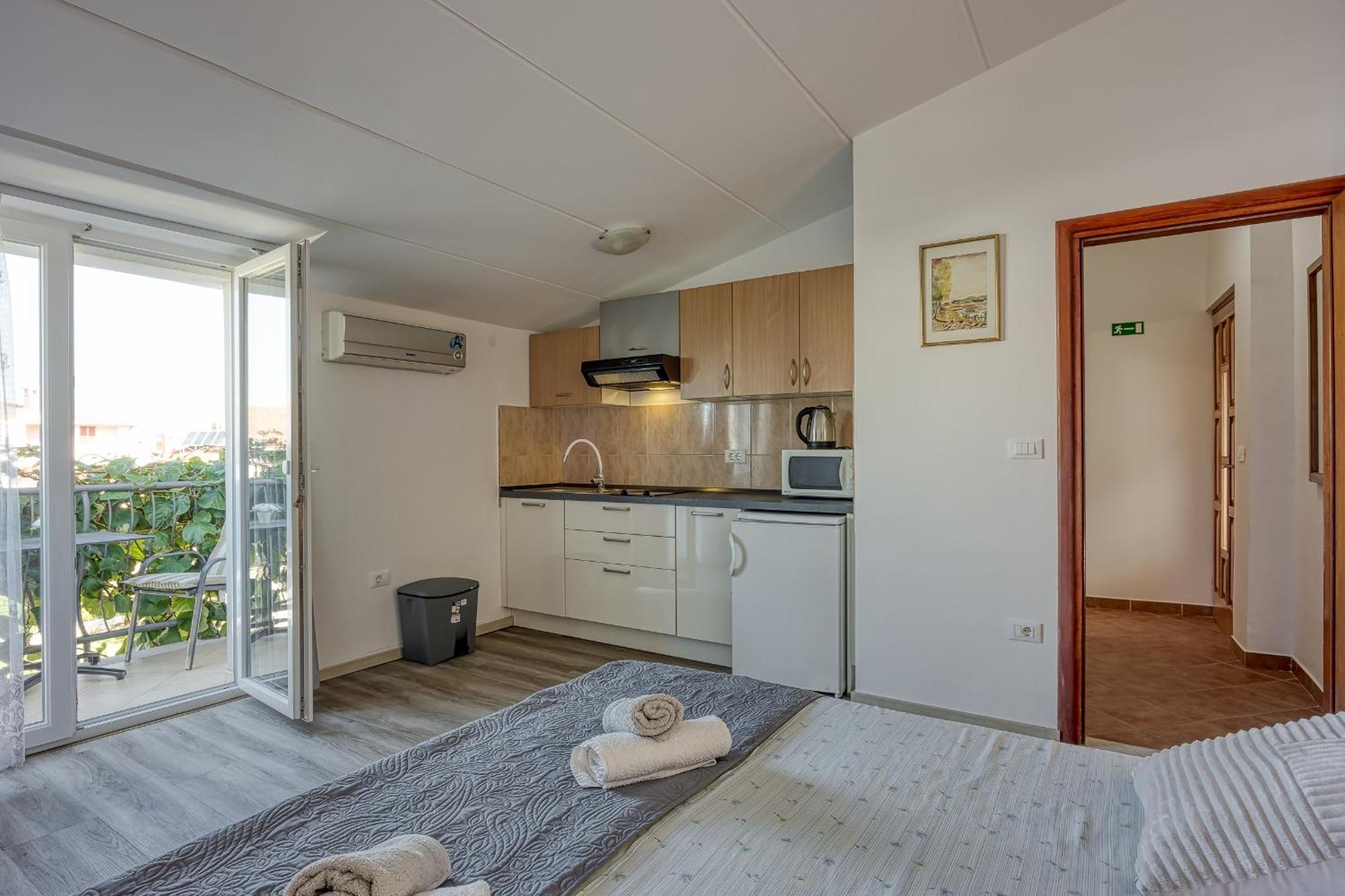 Apartments Orbanic Ровин Екстериор снимка