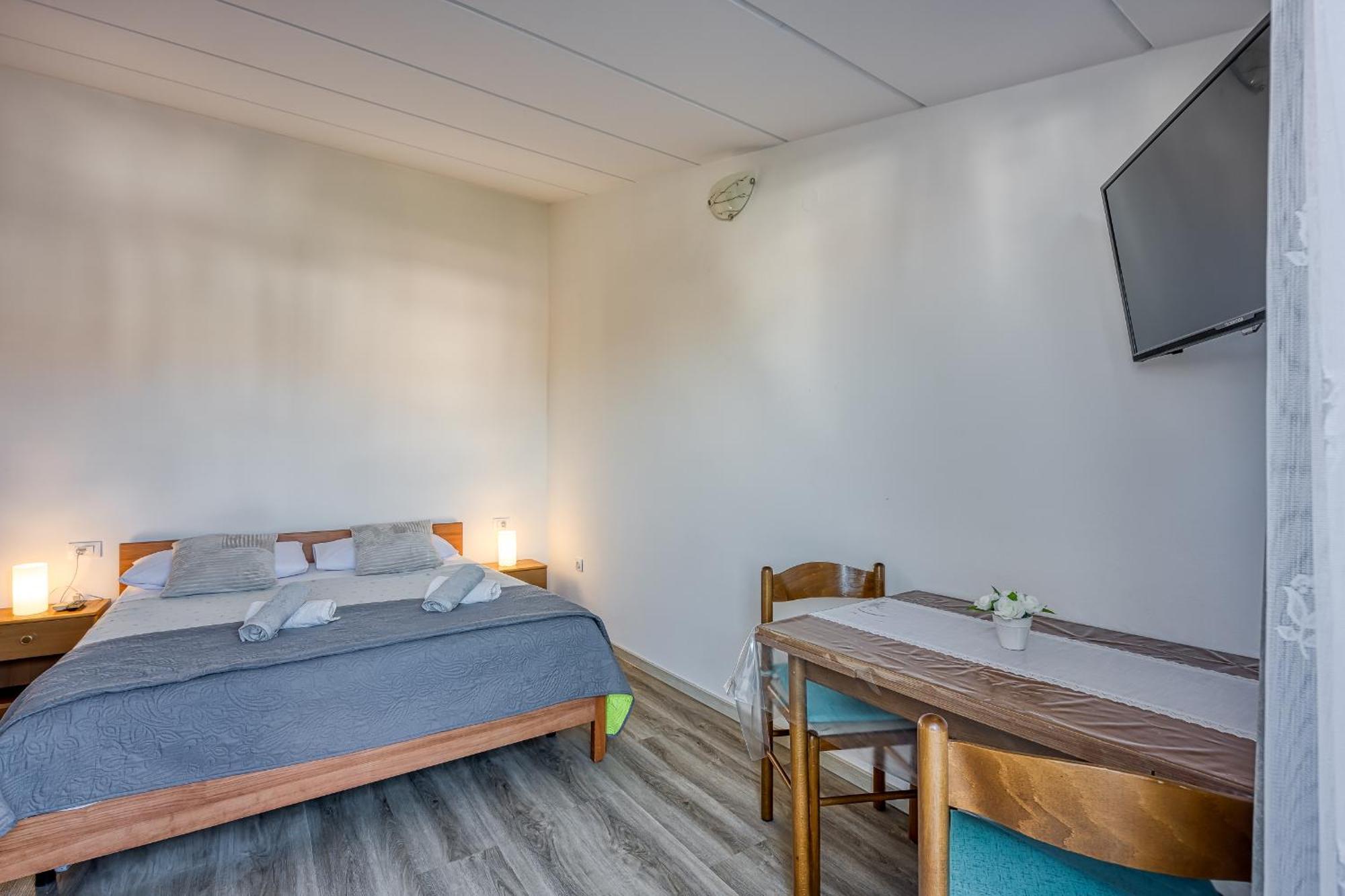Apartments Orbanic Ровин Екстериор снимка