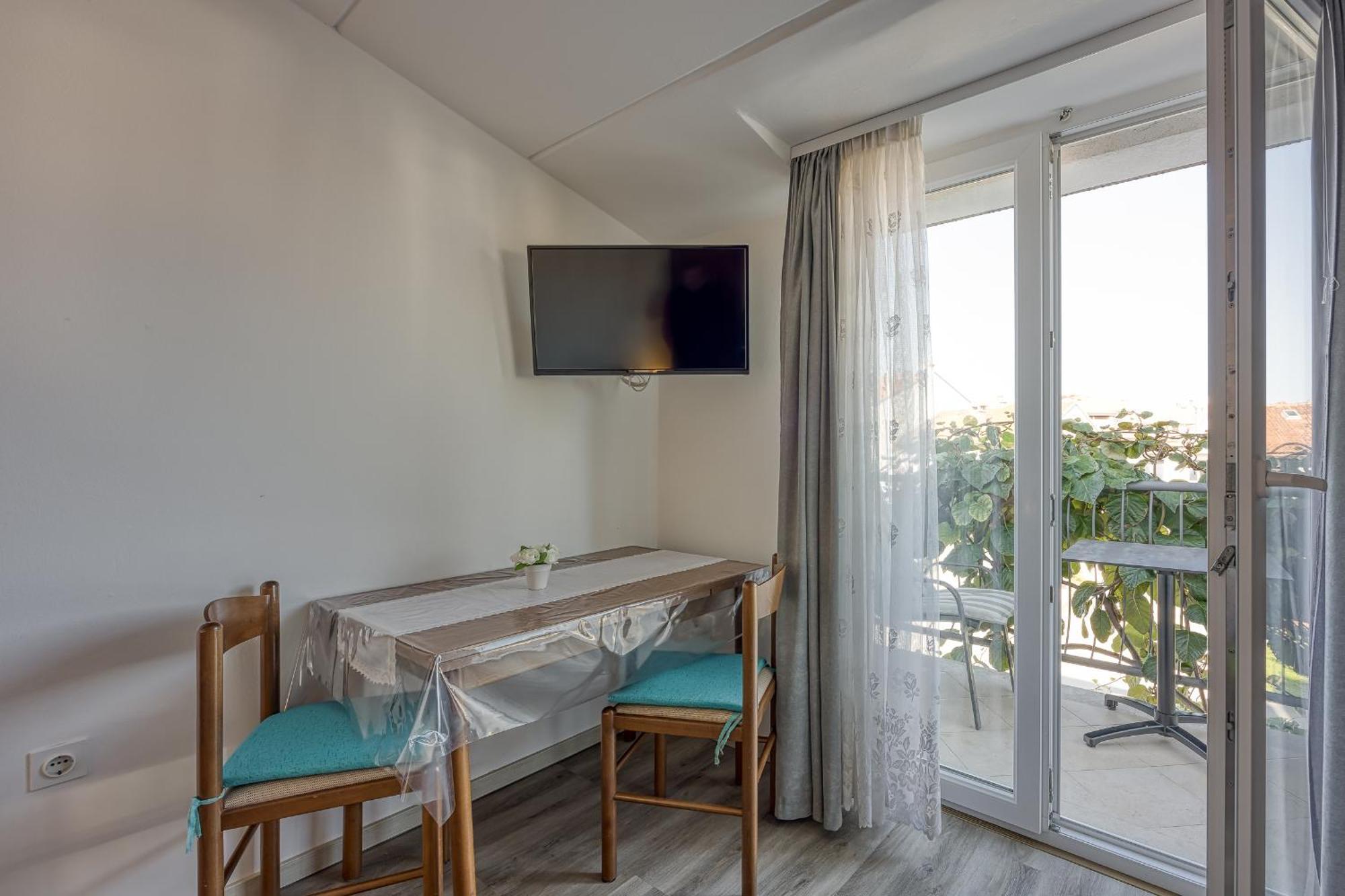 Apartments Orbanic Ровин Екстериор снимка