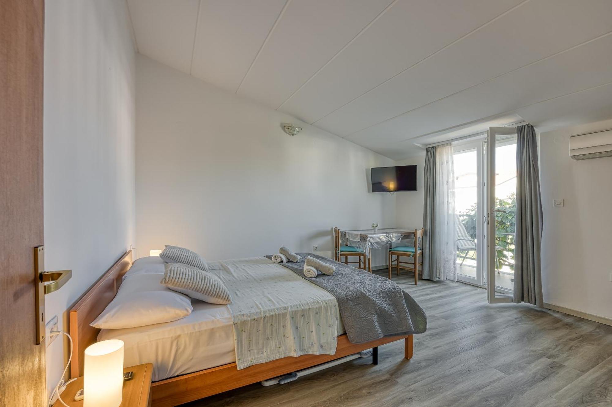Apartments Orbanic Ровин Екстериор снимка
