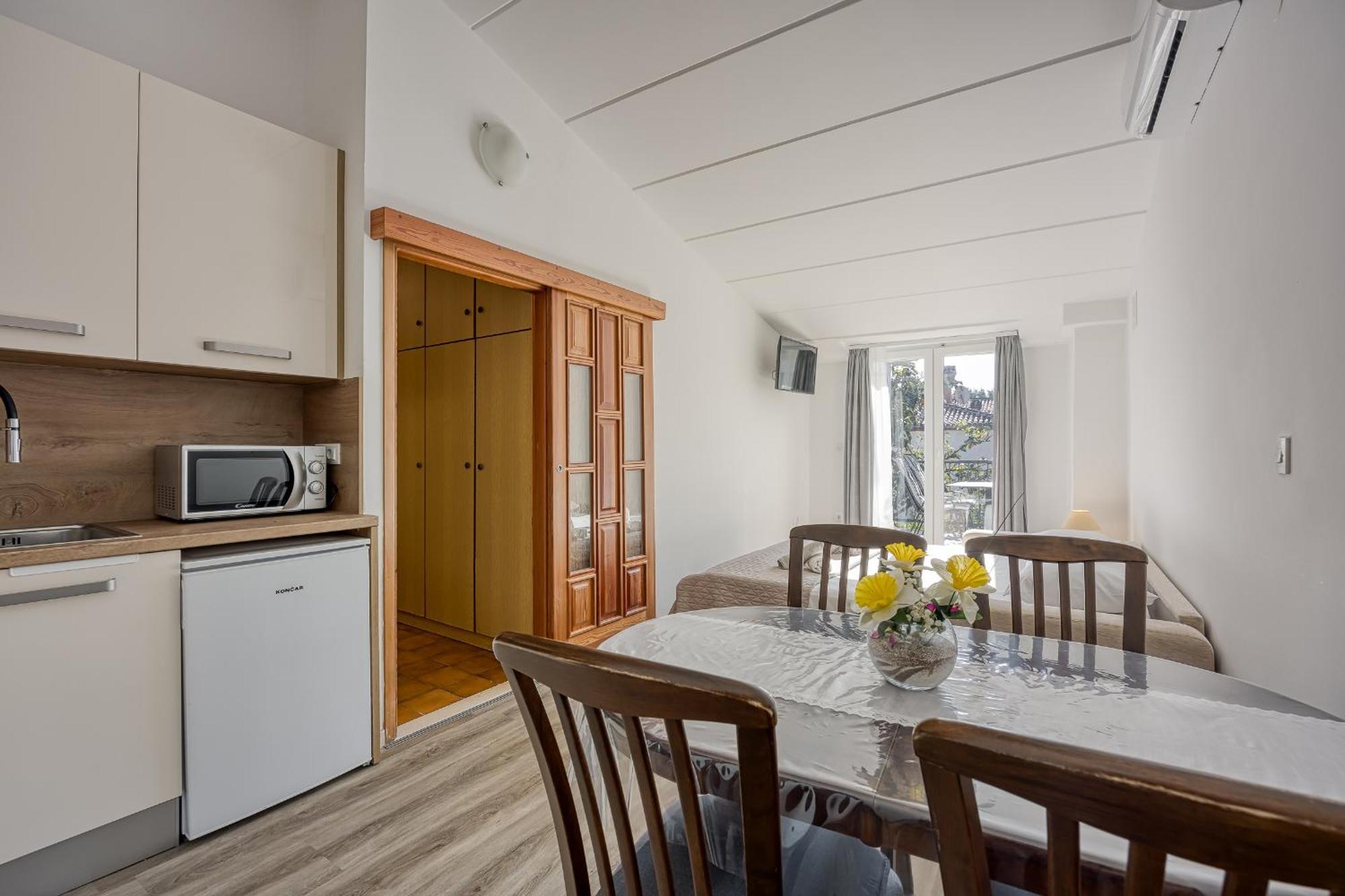 Apartments Orbanic Ровин Екстериор снимка