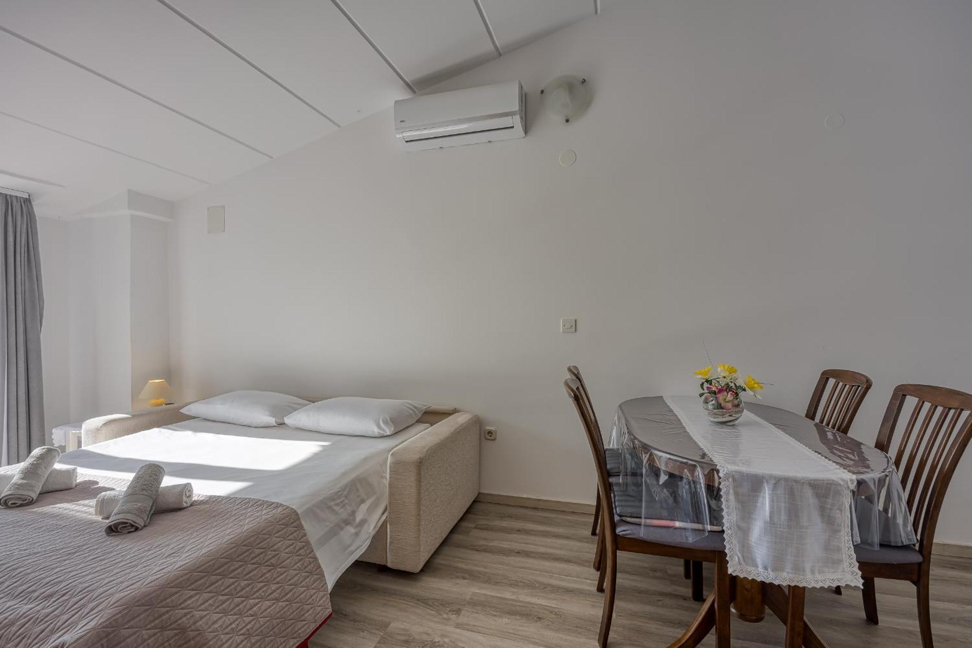 Apartments Orbanic Ровин Екстериор снимка